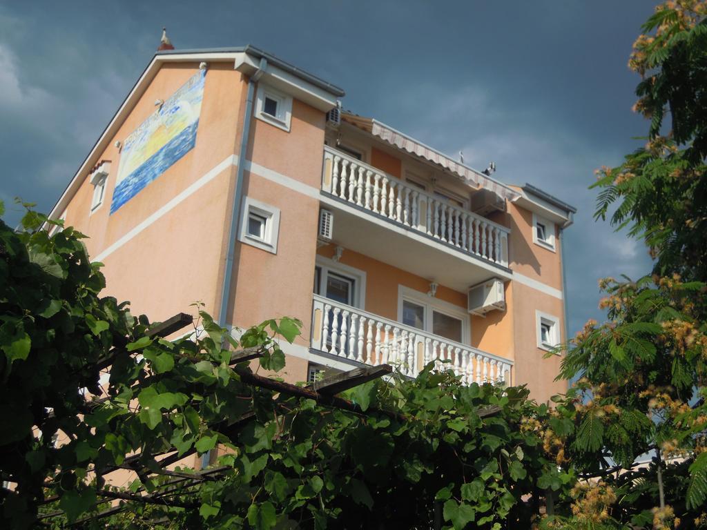 Guest House Berto Crikvenica Ngoại thất bức ảnh